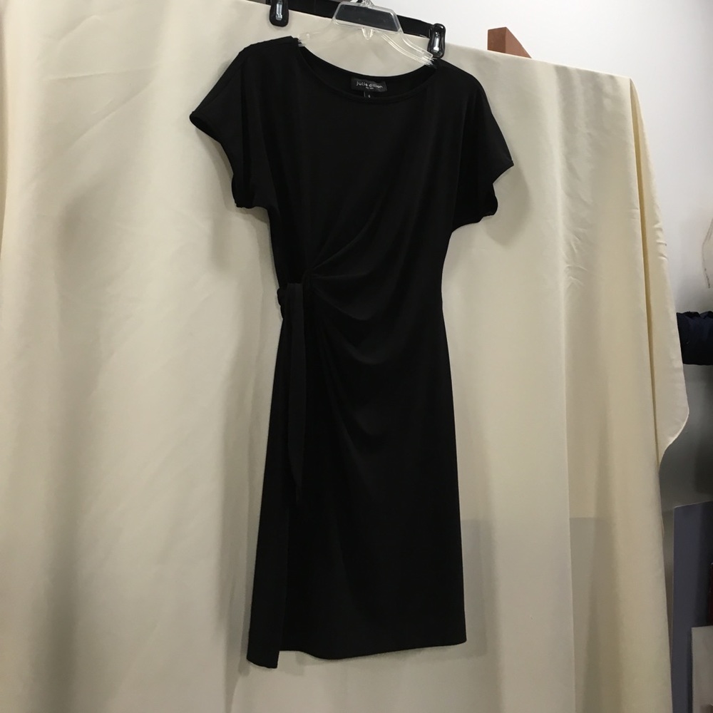 Black dress - Picture 6 of 6