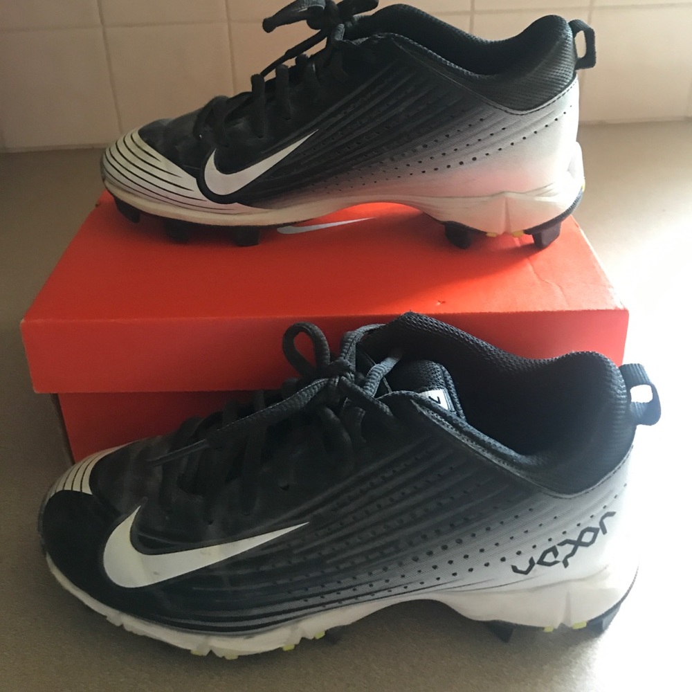 Youth cleats