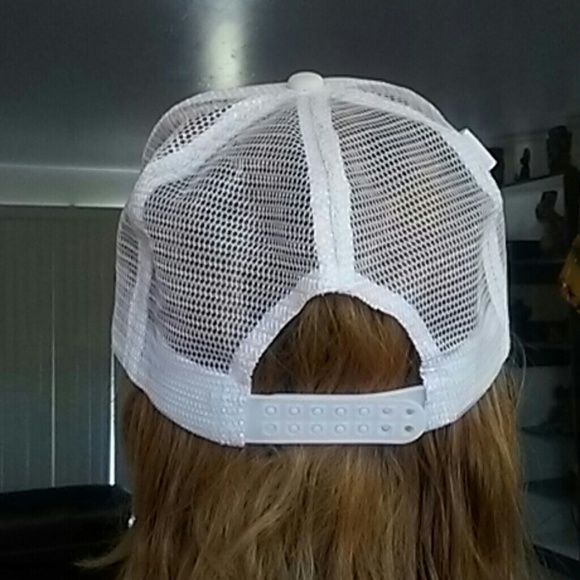 Cap with bows - Picture 4 of 4