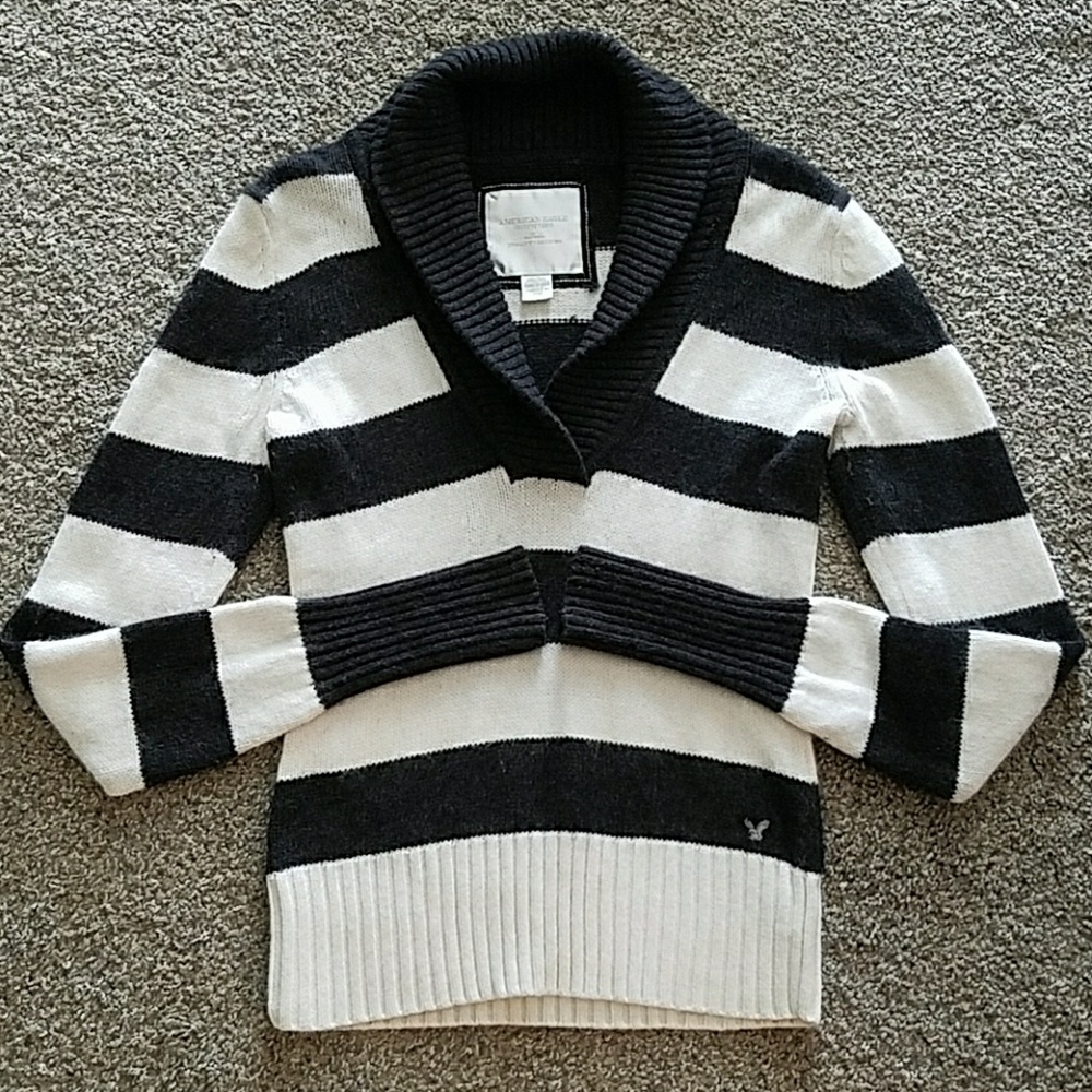 American Eagle Sweater