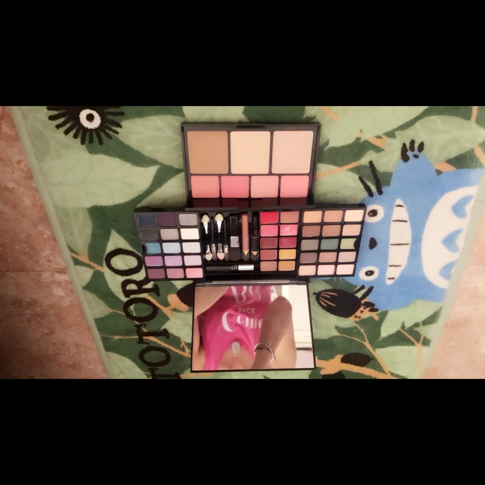 Victoria's Secret makeup palette