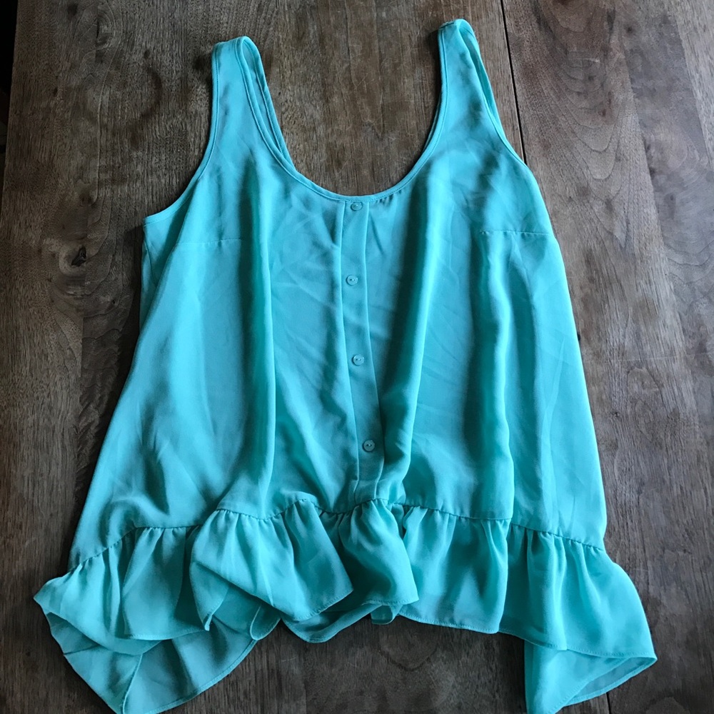 BARELY WORN Soprano Mint Top