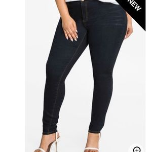 🌸FEARLESS CURVY SKINNY JEAN DARK WASH🌸