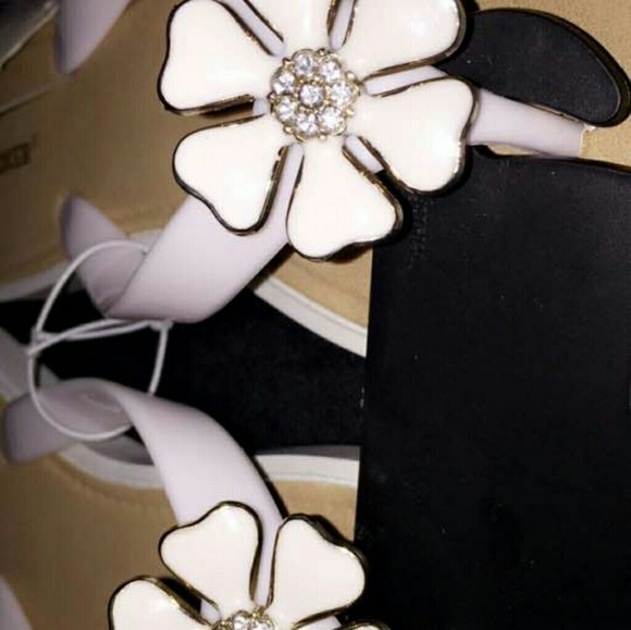 Sandals - Picture 2 of 4