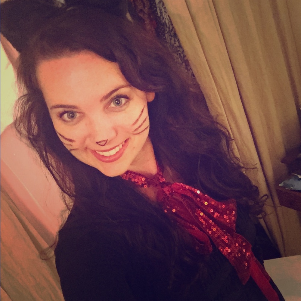 Meet your Poshmark seller Heidi! ⭐️🎀🐾