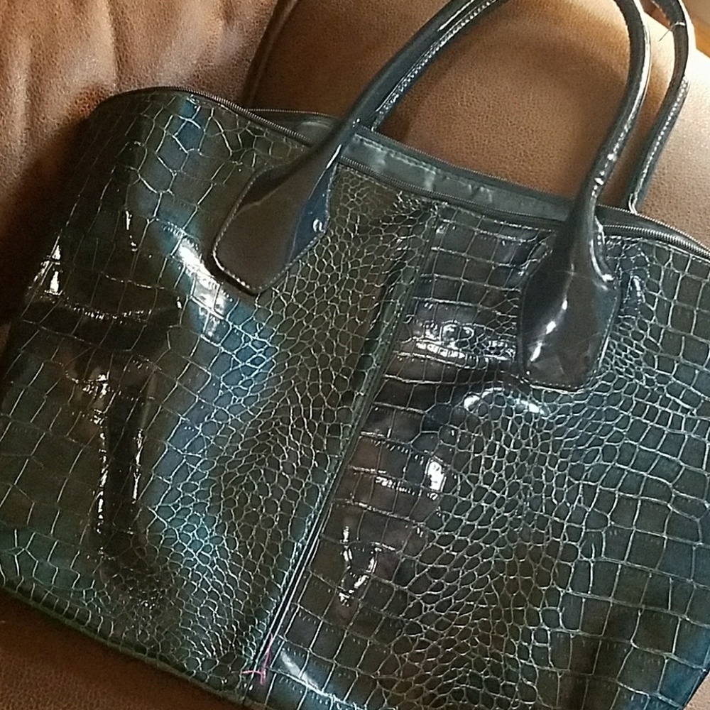 Shoulder bag.