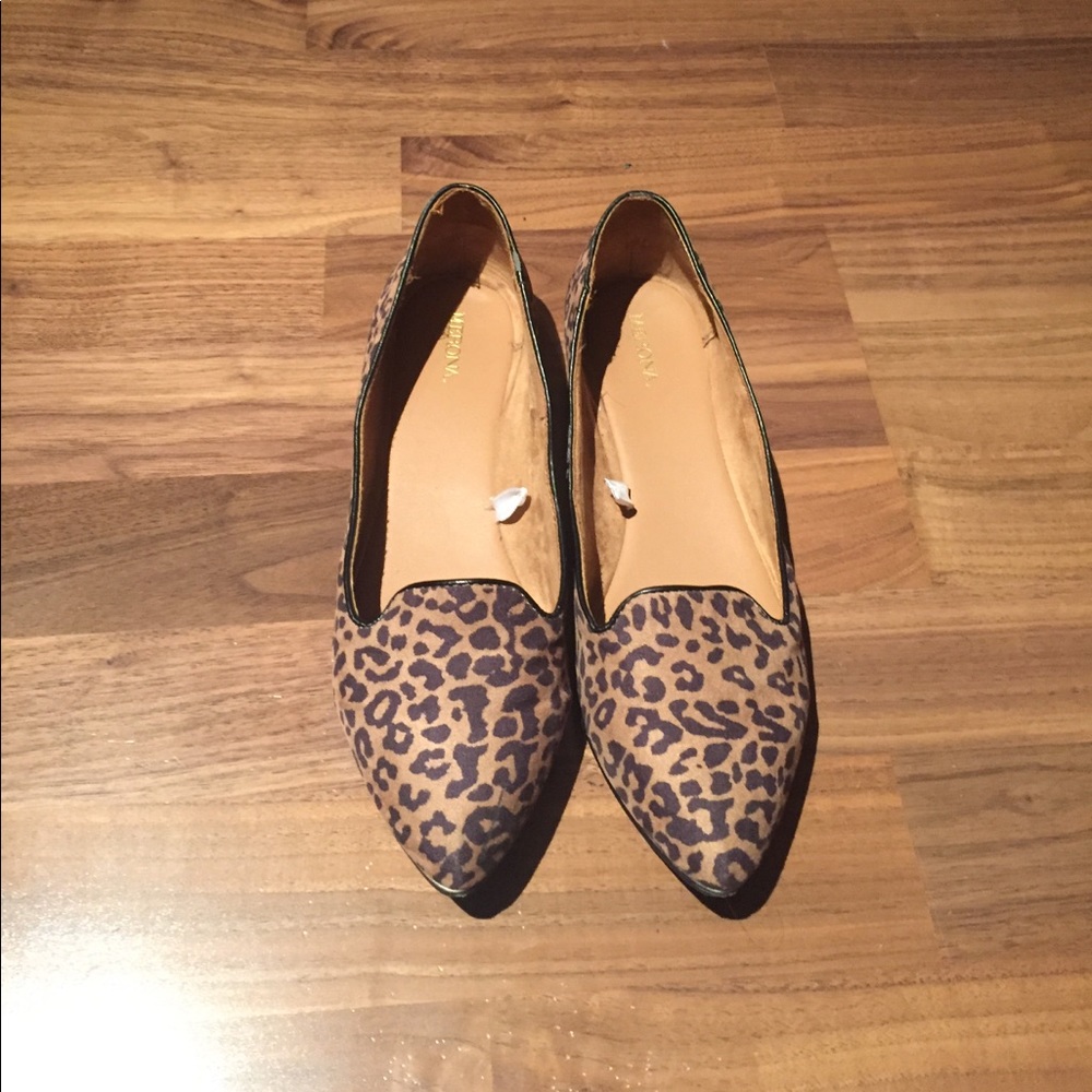 Brand-new pointed toe leopard flats