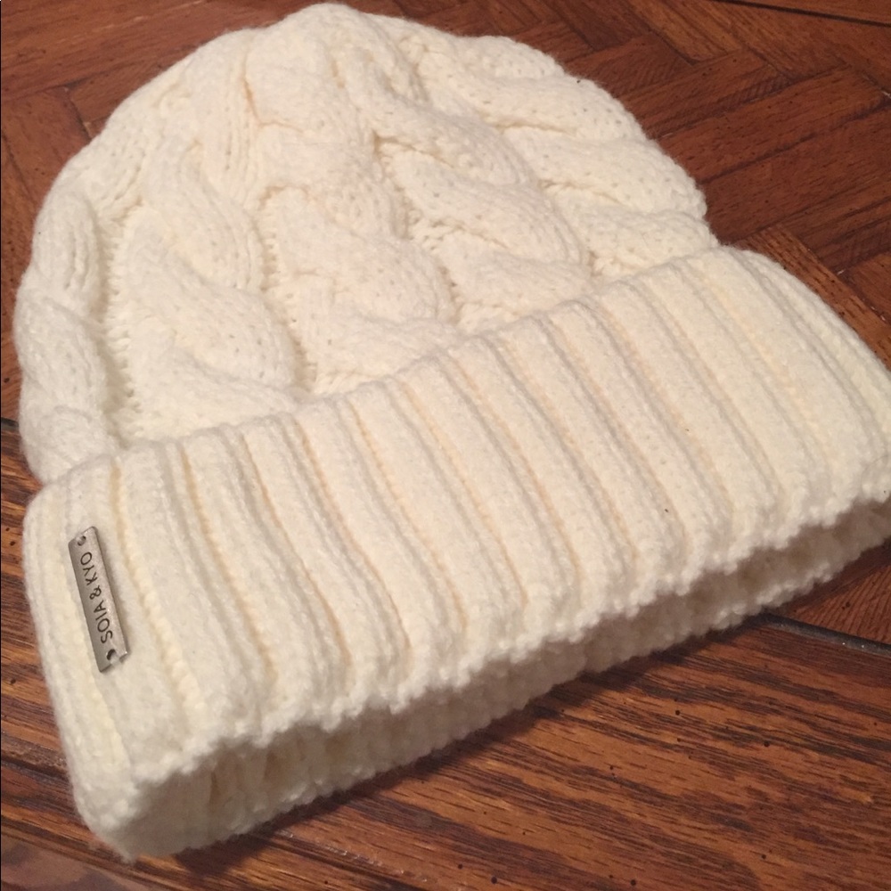 White SOIA & KYO crocheted hat