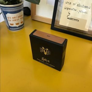 Kat Von D Blotting Powder in Dark