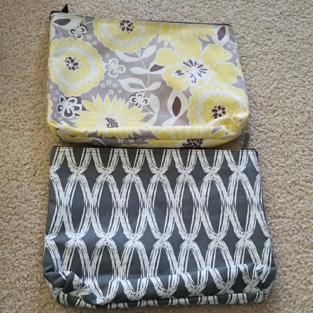 Set of 2 thirty one large zipper pouch