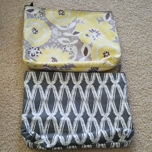 Set of 2 thirty one large zipper pouch
