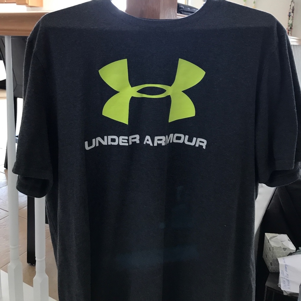Men's under armour shirt