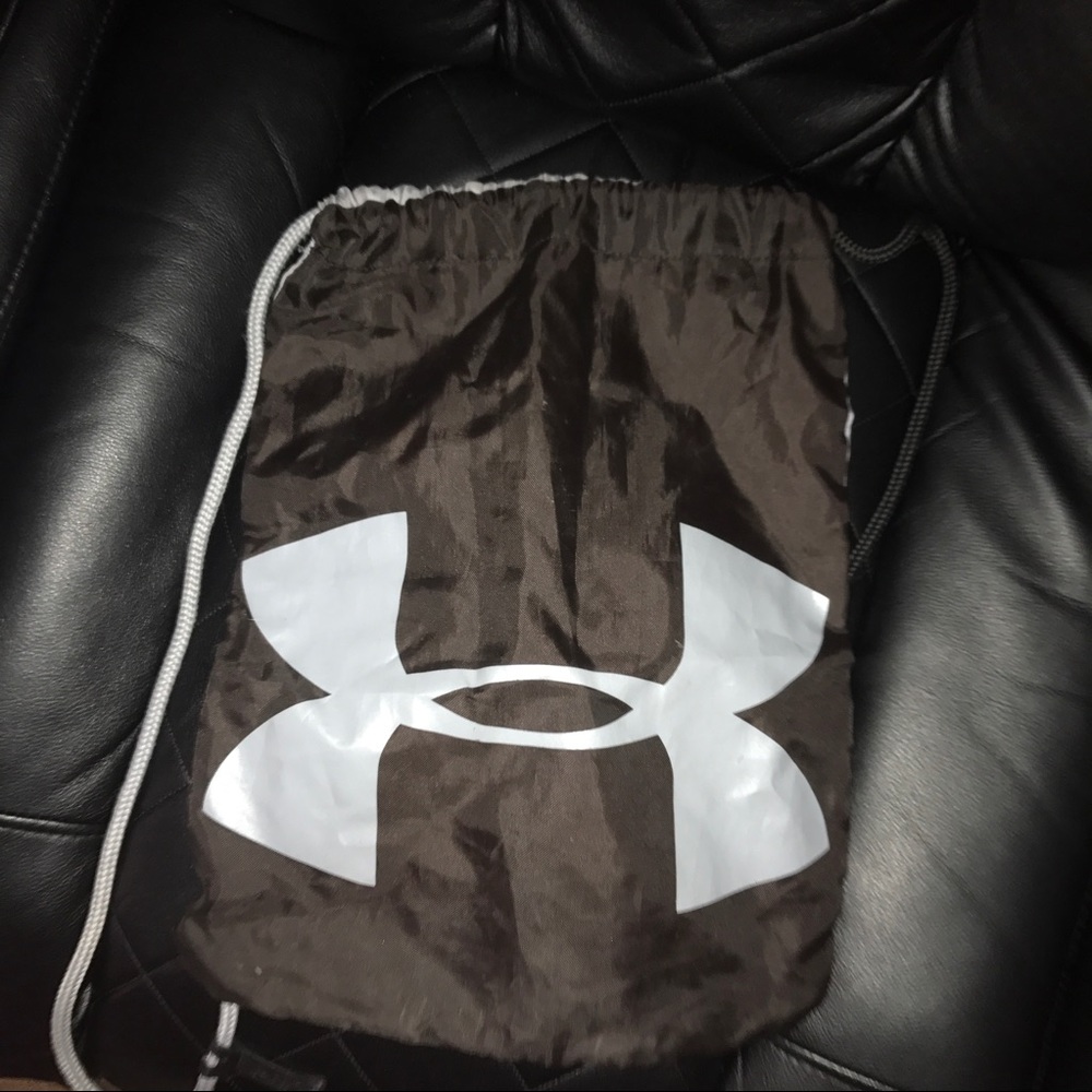 ‼️Under Armour Zip bag‼️