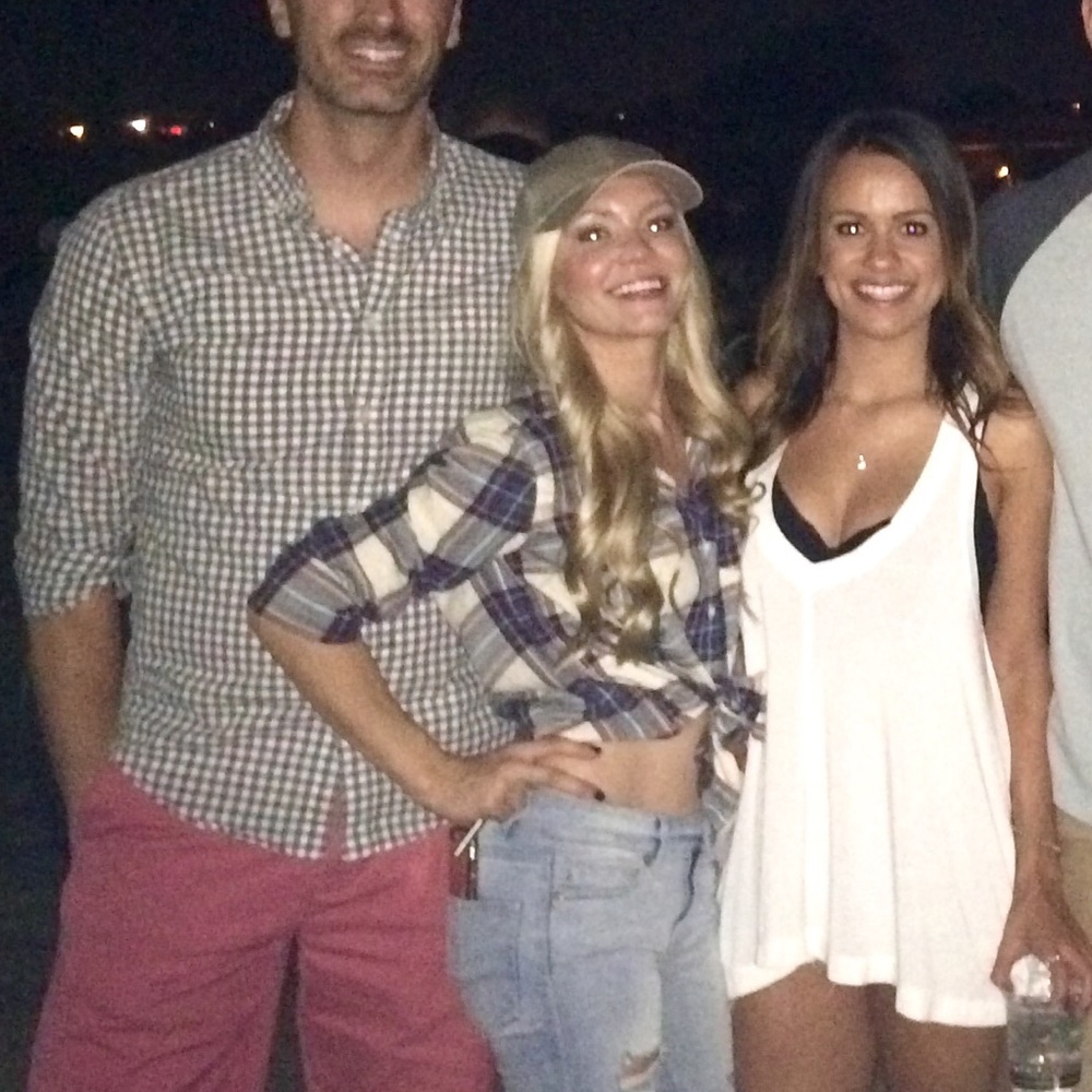 White top - Picture 2 of 2