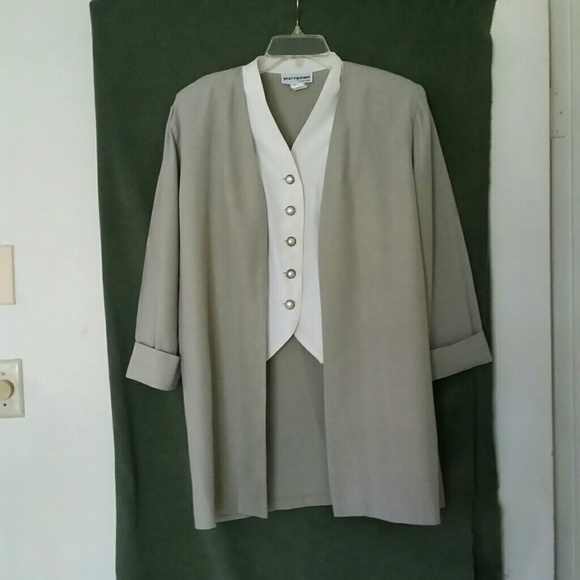 Blazer - Picture 2 of 4