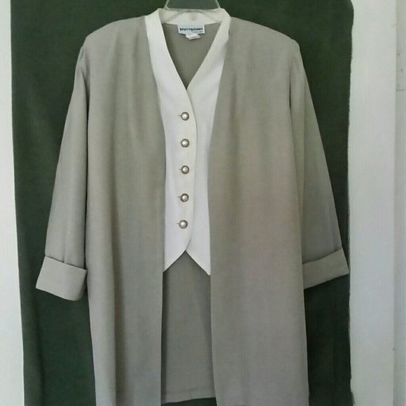 Blazer - Picture 3 of 4