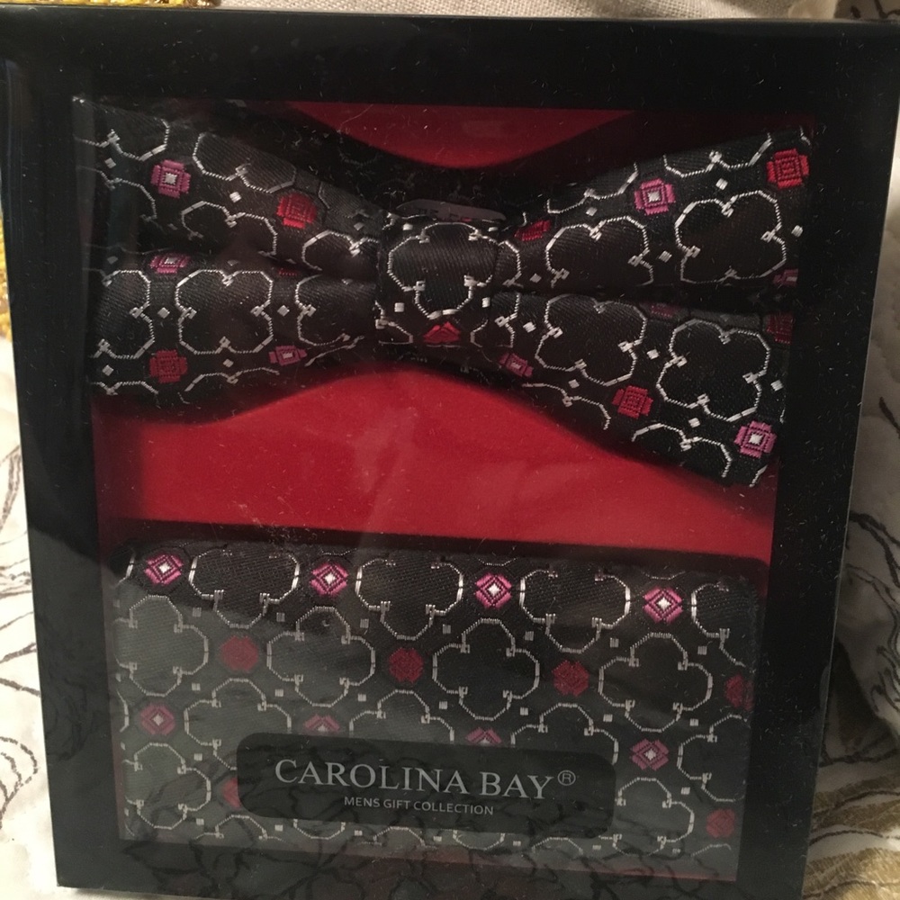 Bow tie and handkerchief set