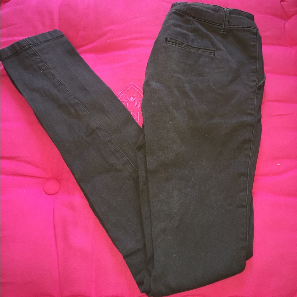 black skinny leg pants