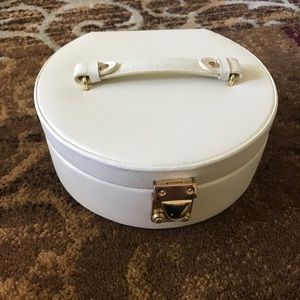 New Cream,locking jewelry case