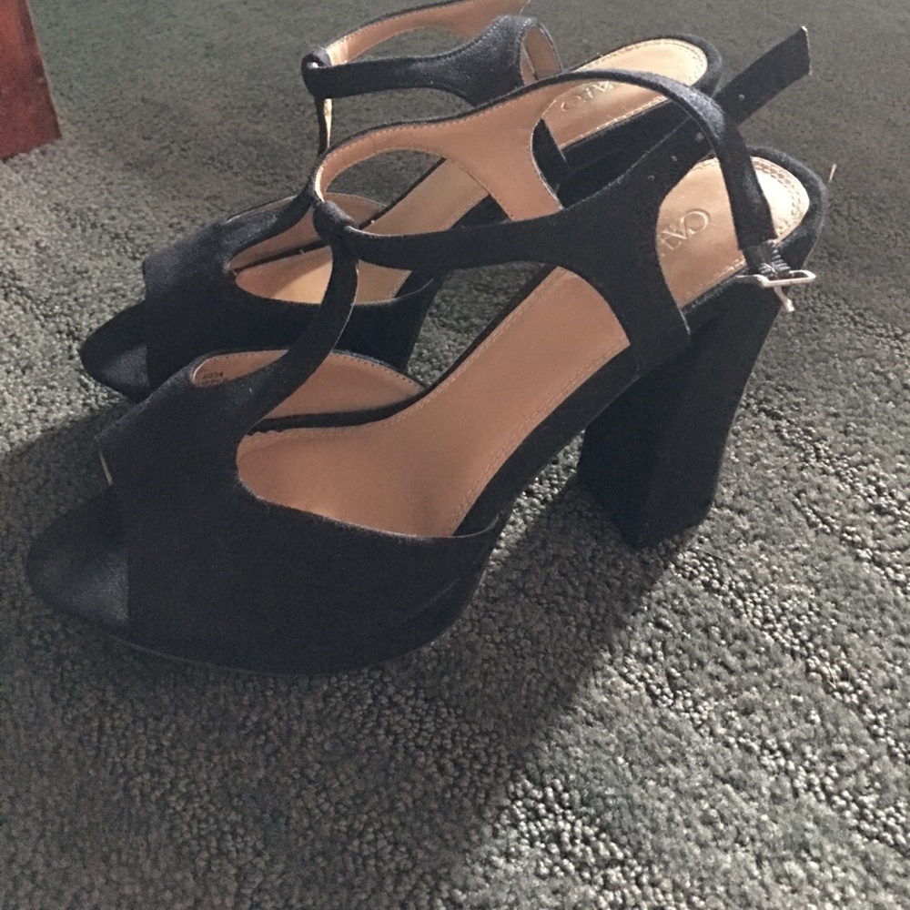 Heels - Picture 2 of 4