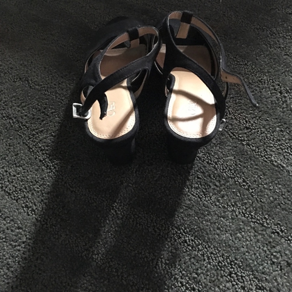 Heels - Picture 3 of 4
