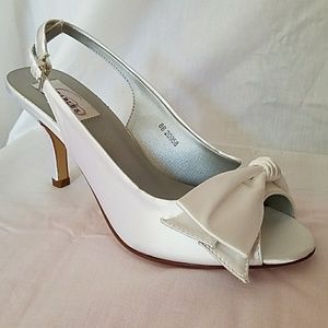 Dyeable Size 8B Wedding Shoe *Brand New*