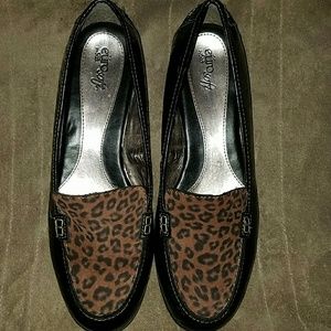 Life stride cheetah print dress shoes
