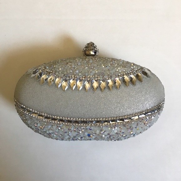 🎉Just In🎉 Holiday Crossbody Clutch - Picture 4 of 8