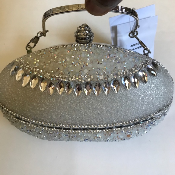 🎉Just In🎉 Holiday Crossbody Clutch - Picture 5 of 8