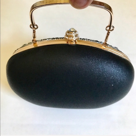 🎉Just In🎉 Holiday Crossbody Clutch - Picture 3 of 8