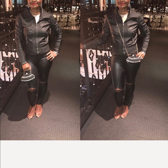 🎉Just In🎉 Holiday Crossbody Clutch - Picture 2 of 8