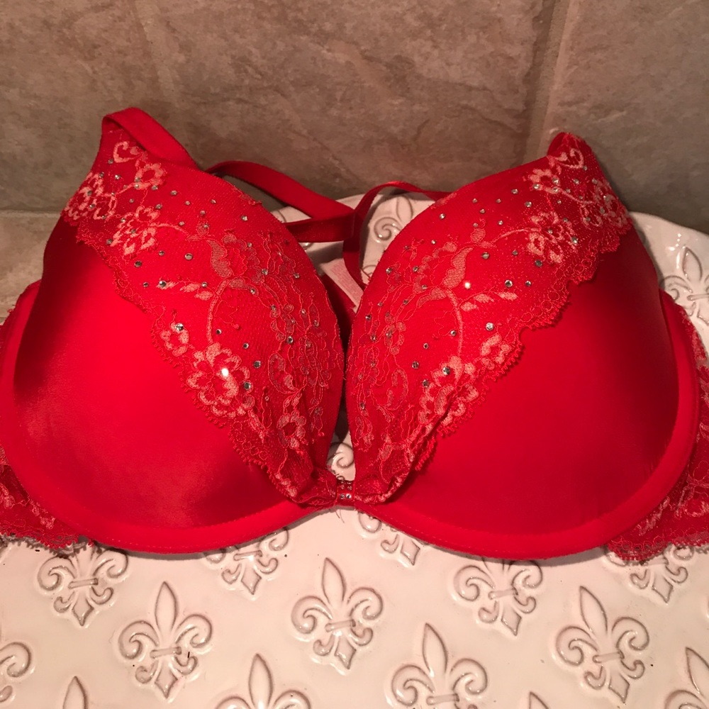 Victoria's Secret dazzling Red Lace Bra!!!