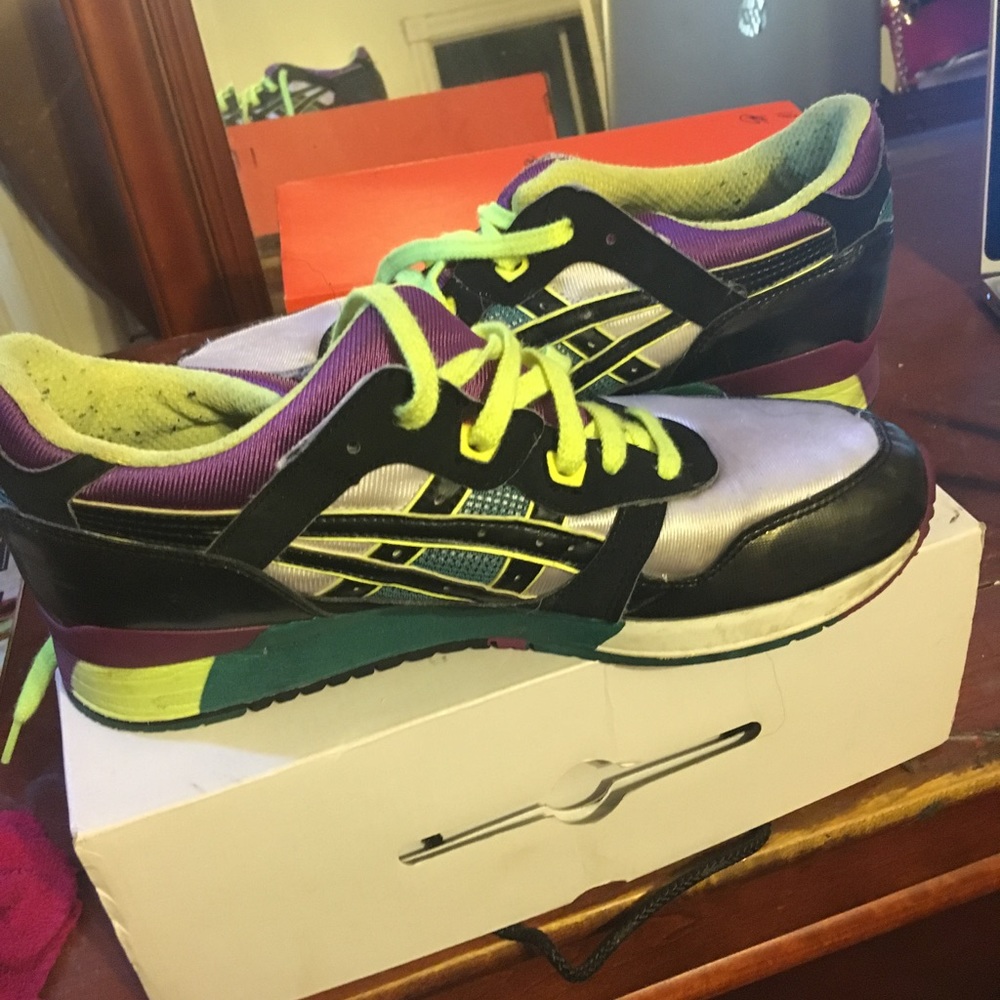 Sneakers