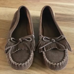 Minnetonka fringe slip ons