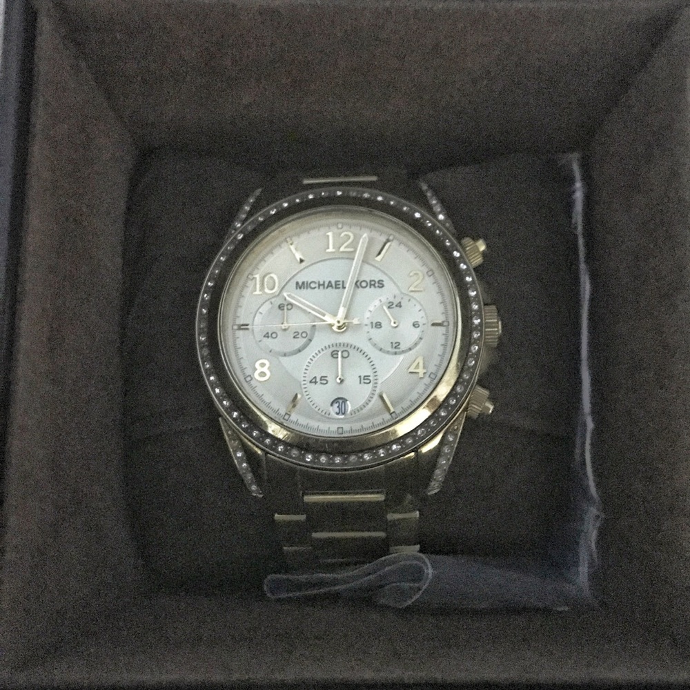 Michael Kors Watch- used with some apparent wear - Picture 3 of 8