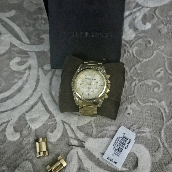 Michael Kors Watch- used with some apparent wear - Picture 2 of 8