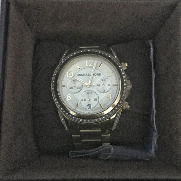 Michael Kors Watch- used with some apparent wear - Picture 3 of 8