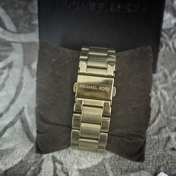 Michael Kors Watch- used with some apparent wear - Picture 4 of 8