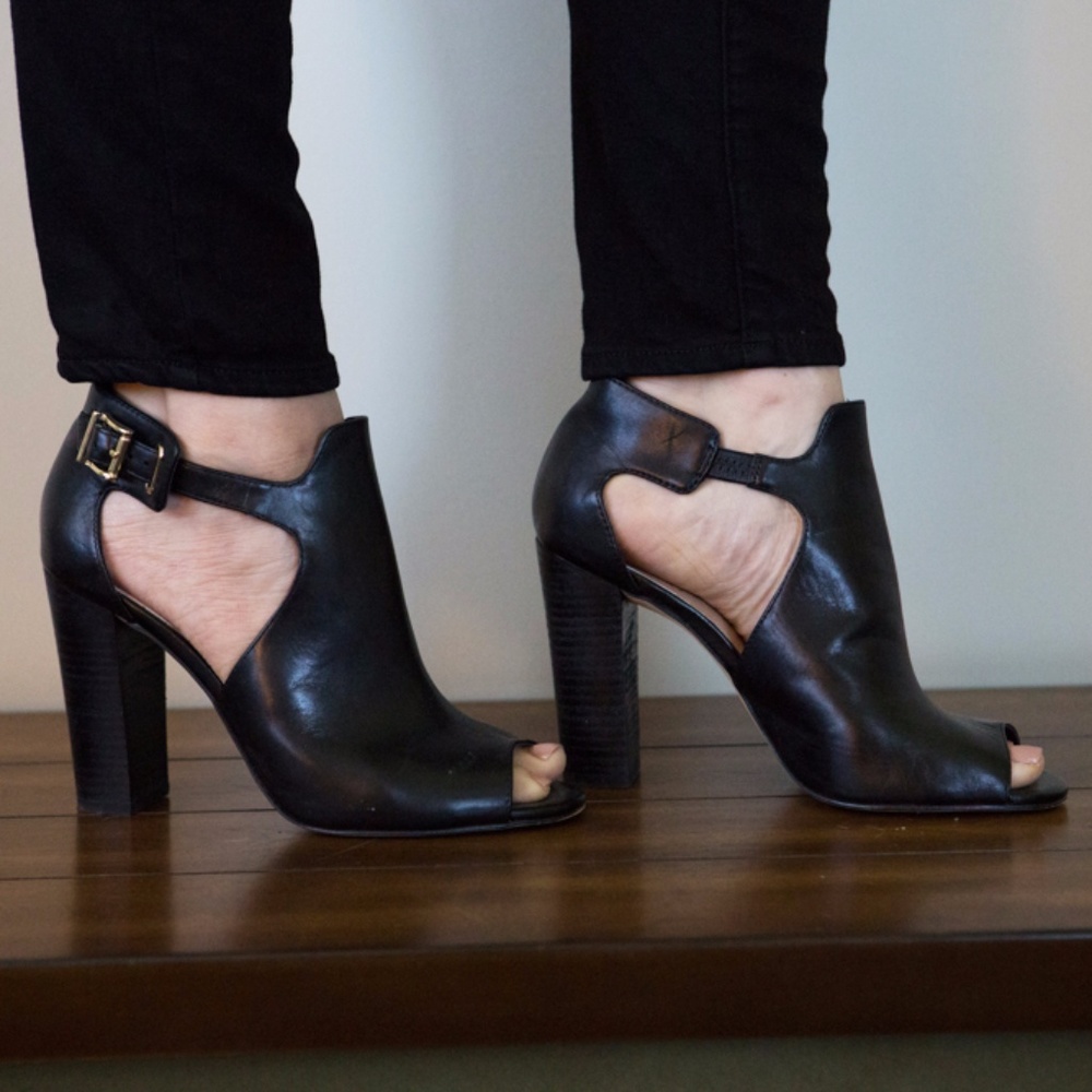 Vince Camuto Vayda Bootie Size 8