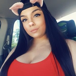 Meet your Posher, Carla