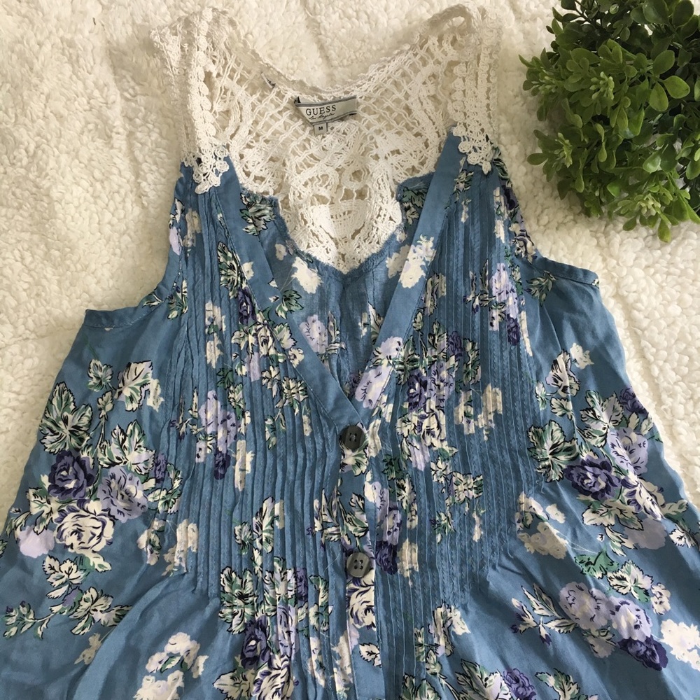 ‼️MOVING SALE ‼️❓GUESS❓Floral Top