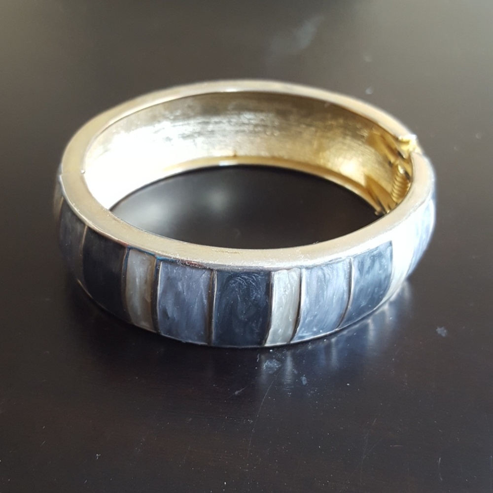 💍3 for $20👗Gray & Gold Enamel Bracelet