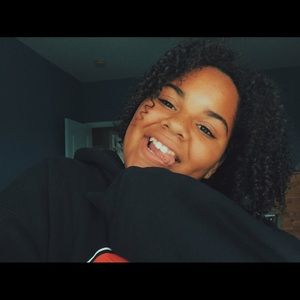 Meet your Posher, Camille