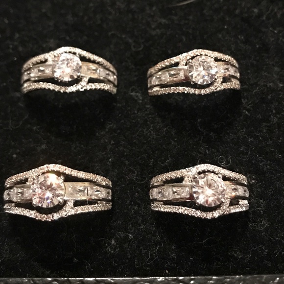 Various SZs 18K w/gold baguette engagement ring - Picture 2 of 2