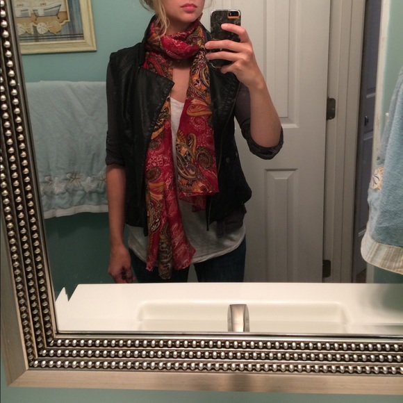 Paisley wrap around scarf - Picture 2 of 3