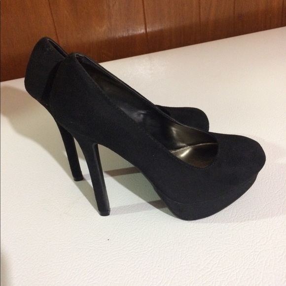 NWT Black pumps - Picture 2 of 3