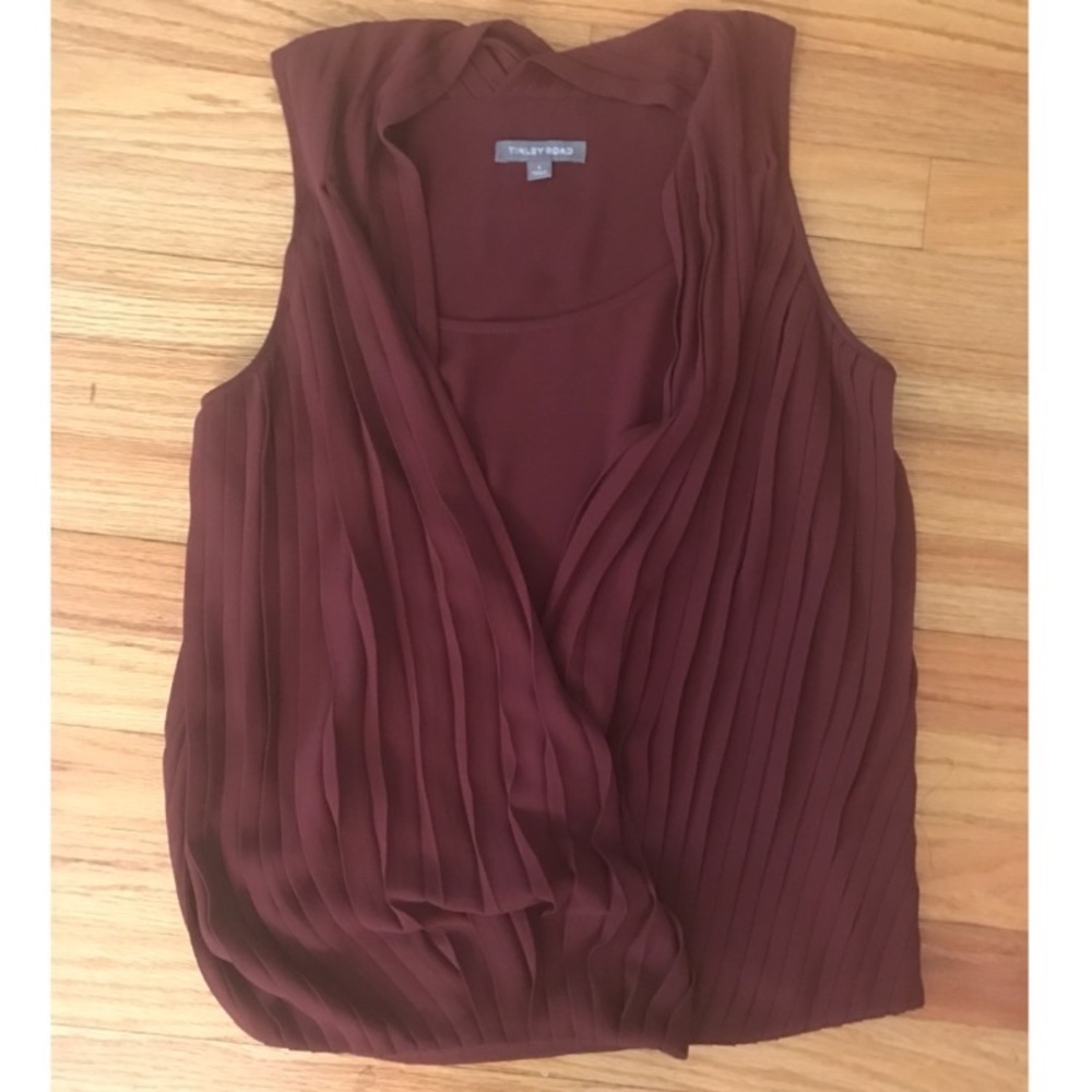 Tinley Road maroon surplice top