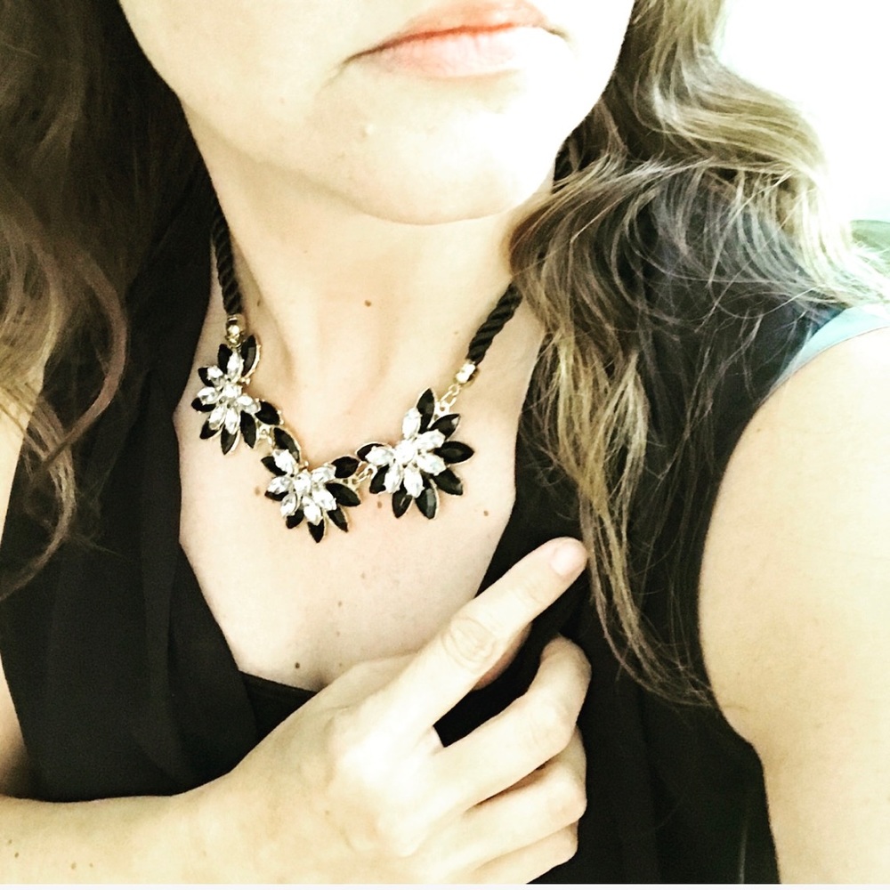 Bay to Baubles Balboa Gem Statement Necklace (NIB)