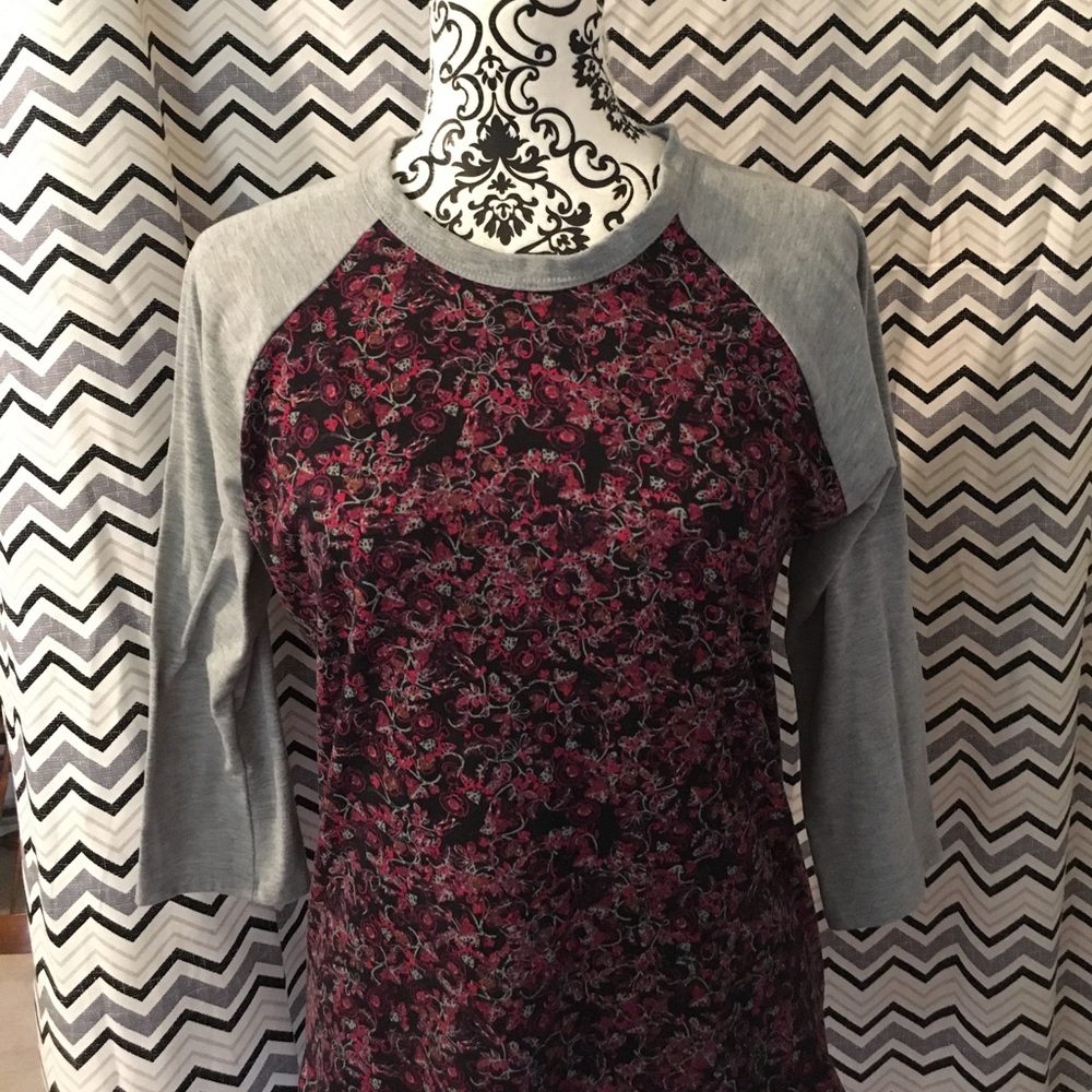 Lularoe randy T size small