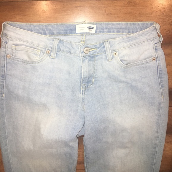 Old Navy Straight Leg Regular Jeans - Picture 2 of 4